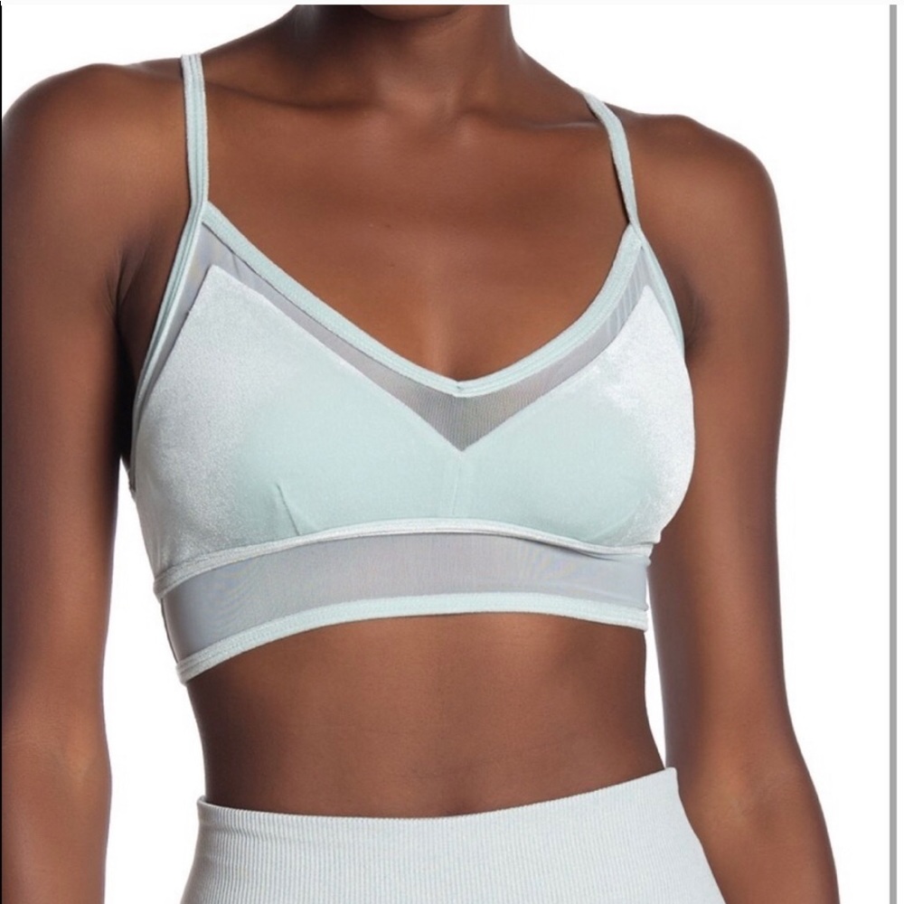ALO Luxe velvet bra in Cloud